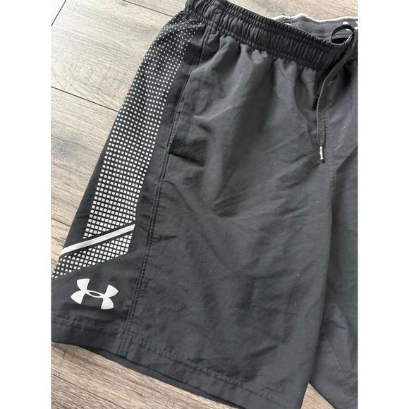Under Armour Children’s Size Small Heatgear Black Shorts Woven Graphic - Picture 2 of 5